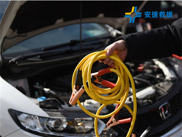 汽車搭電