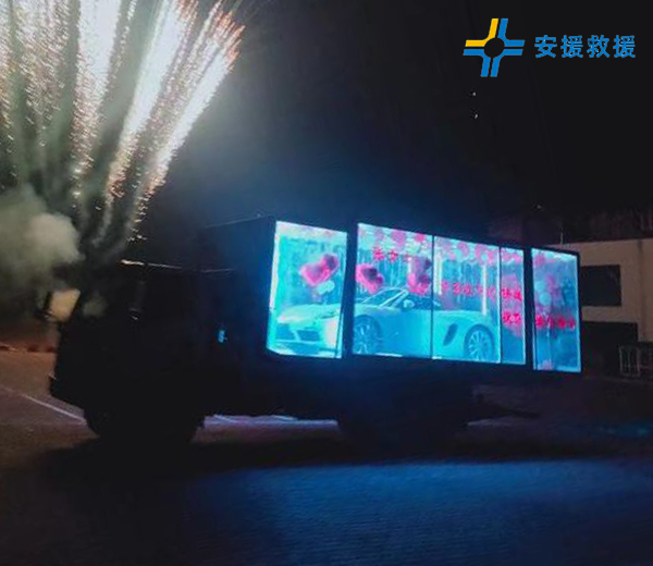 透明箱車拖運